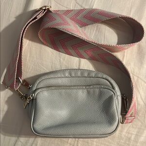 Elegant Gray Crossbody Bag with Pink Chevron Strap